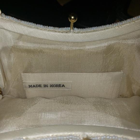 White Beaded Handbag Opalescent Glass Seed Beads Made in Korea - Picture 3 of 4